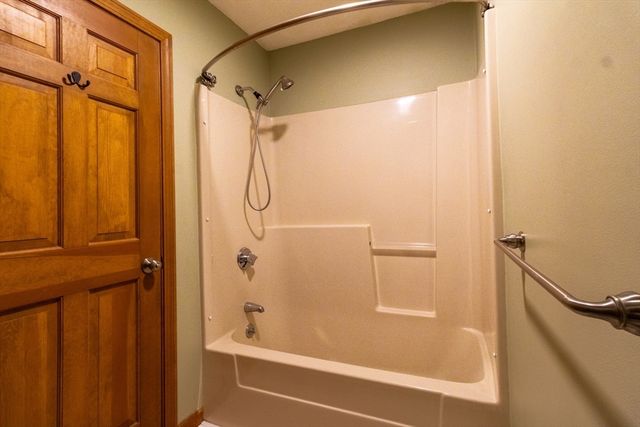 8 Spinnaker Ln B, Taunton, MA 02780