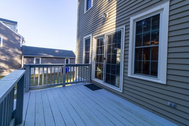 8 Spinnaker Ln B, Taunton, MA 02780