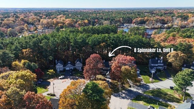 8 Spinnaker Ln B, Taunton, MA 02780
