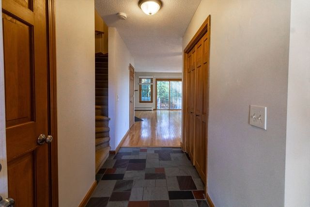 8 Spinnaker Ln B, Taunton, MA 02780