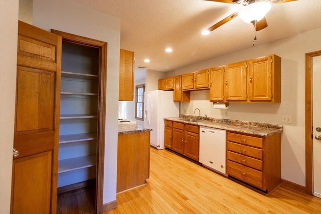 8 Spinnaker Ln B, Taunton, MA 02780