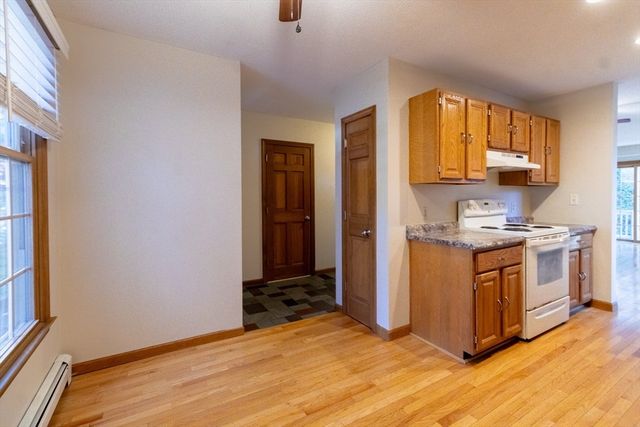 8 Spinnaker Ln B, Taunton, MA 02780