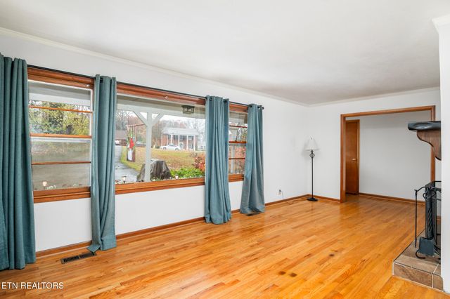 383 East Drive, Oak Ridge, TN 37830