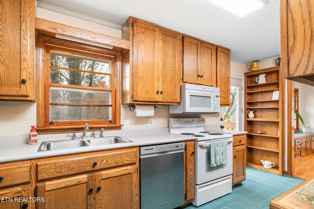 383 East Drive, Oak Ridge, TN 37830