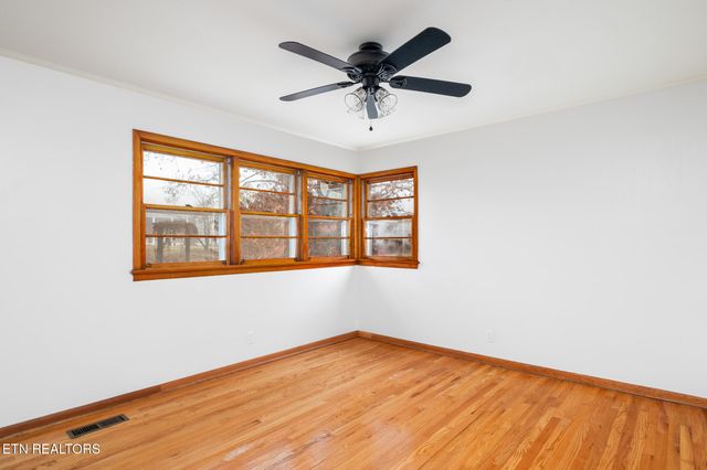 383 East Drive, Oak Ridge, TN 37830