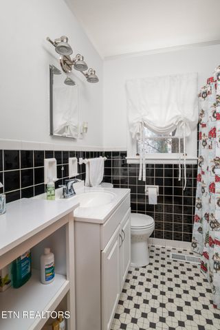 383 East Drive, Oak Ridge, TN 37830