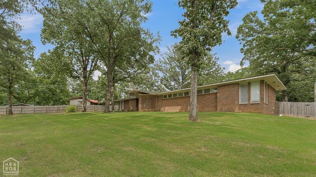 100 Holmes Road, Jonesboro, AR 72405