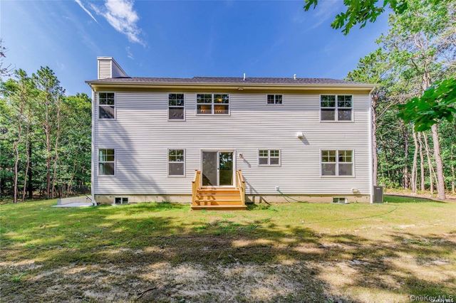 7 9th Street, Center Moriches, NY 11934