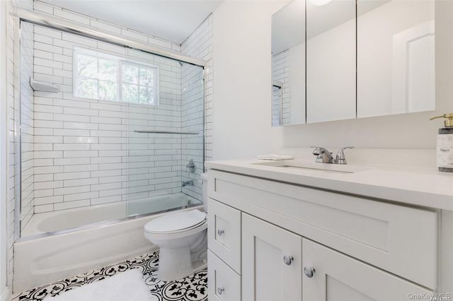 7 9th Street, Center Moriches, NY 11934