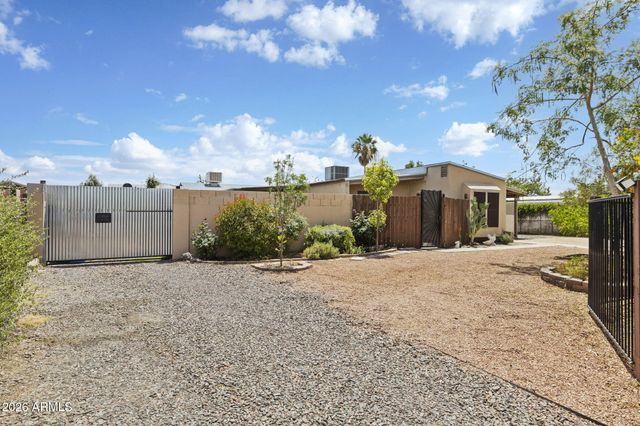 3825 W ROSE GARDEN Lane, Glendale, AZ 85308