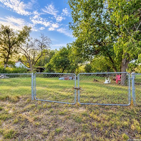 17109 Old Corpus Christi Rd, Elmendorf, TX 78112
