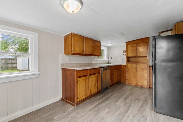 1536 E Whiteside Street, Springfield, MO 65804