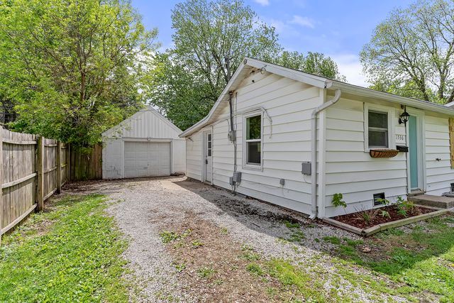 1536 E Whiteside Street, Springfield, MO 65804