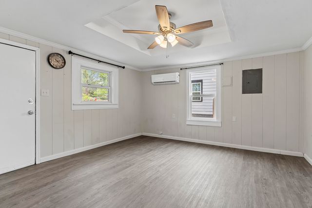 1536 E Whiteside Street, Springfield, MO 65804