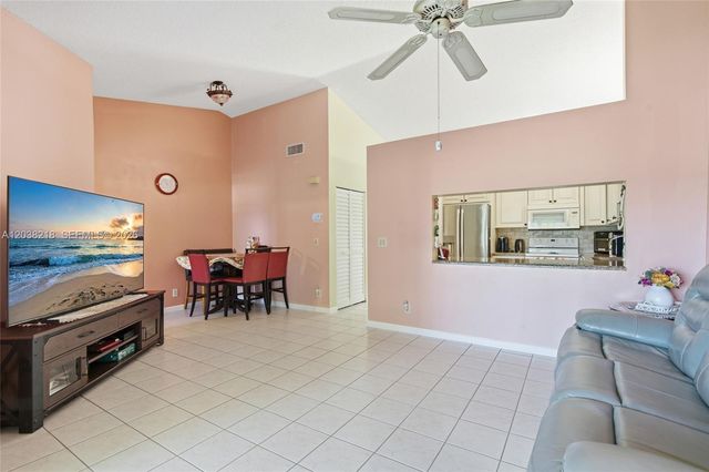 104 Freedom Ct 104, Deerfield Beach, FL 33442
