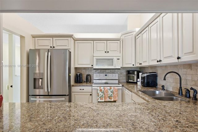 104 Freedom Ct 104, Deerfield Beach, FL 33442