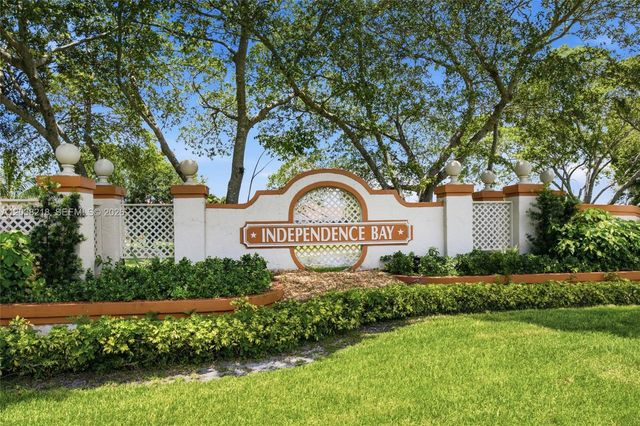 104 Freedom Ct 104, Deerfield Beach, FL 33442