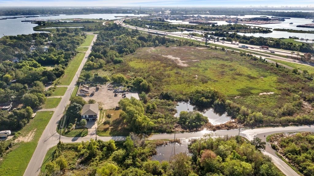 320 Monmouth Street, Channelview, TX 77530