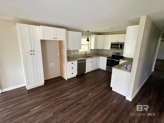 2102 Hand Avenue, Bay Minette, AL 36507