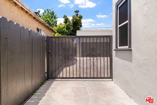 2919 Somerset Drive, Los Angeles, CA 90016