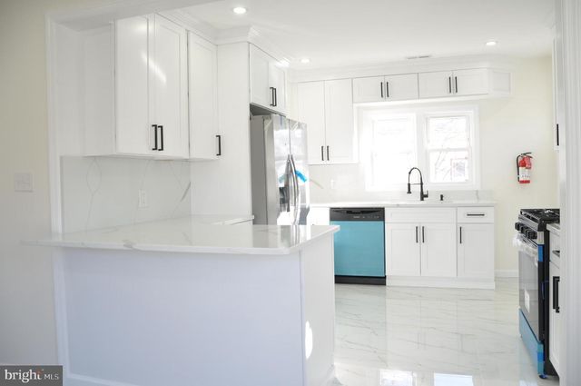 301 LAUREL AVE, Woodlynne, NJ 08107