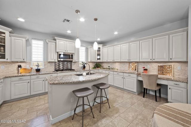 12081 N Golden Mirror Drive, Marana, AZ 85658