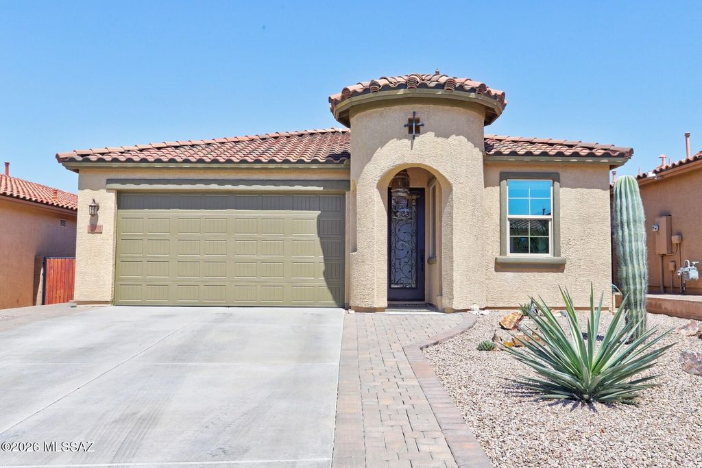 12081 N Golden Mirror Drive, Marana, AZ 85658