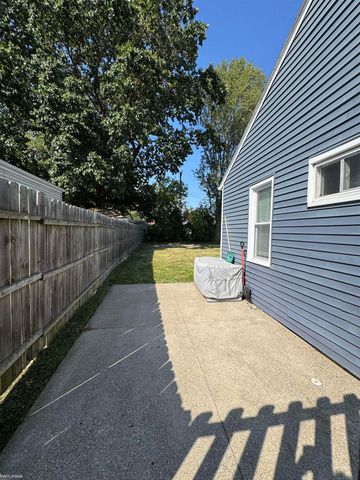 22627 Lake Drive, Saint Clair Shores, MI 48082