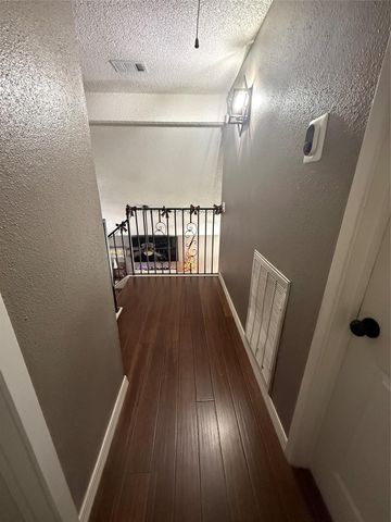 9810 Brookside Drive, La Porte, TX 77571