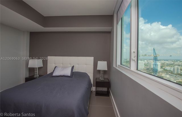 244 Biscayne Blvd 3902, Miami, FL 33132