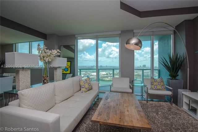 244 Biscayne Blvd 3902, Miami, FL 33132