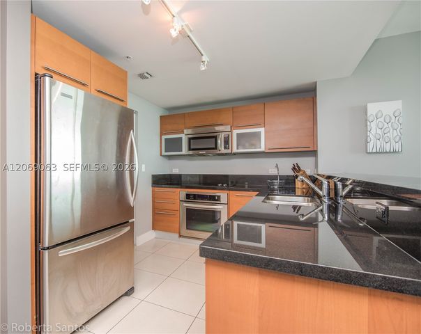 244 Biscayne Blvd 3902, Miami, FL 33132