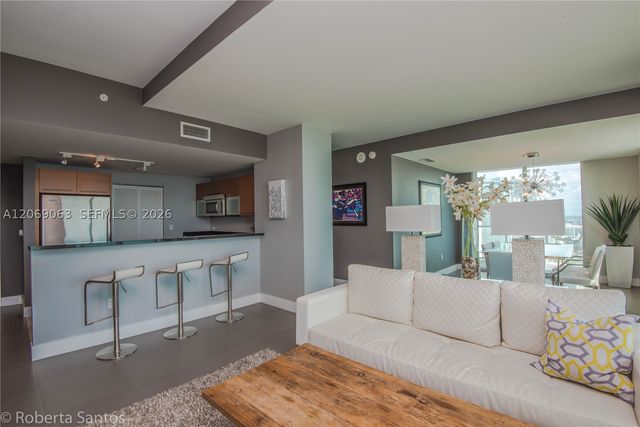 244 Biscayne Blvd 3902, Miami, FL 33132