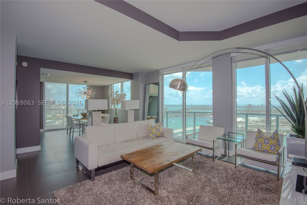 244 Biscayne Blvd 3902, Miami, FL 33132