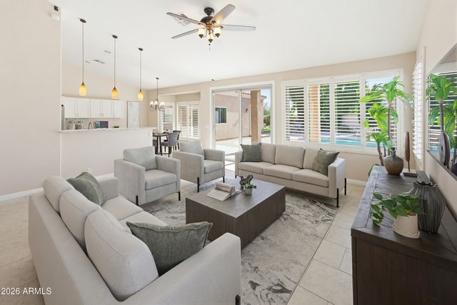 7 W SILVERWOOD Drive, Phoenix, AZ 85045