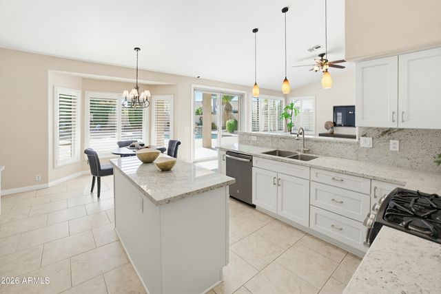 7 W SILVERWOOD Drive, Phoenix, AZ 85045