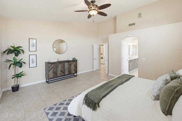 7 W SILVERWOOD Drive, Phoenix, AZ 85045