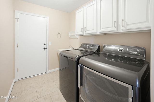 7 W SILVERWOOD Drive, Phoenix, AZ 85045