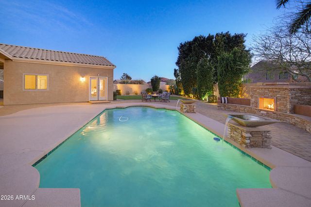 7 W SILVERWOOD Drive, Phoenix, AZ 85045