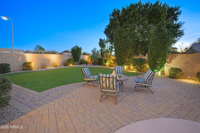 7 W SILVERWOOD Drive, Phoenix, AZ 85045