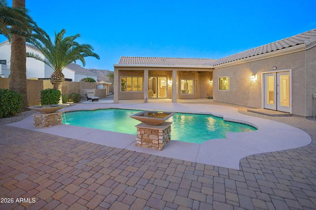 7 W SILVERWOOD Drive, Phoenix, AZ 85045