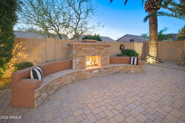 7 W SILVERWOOD Drive, Phoenix, AZ 85045