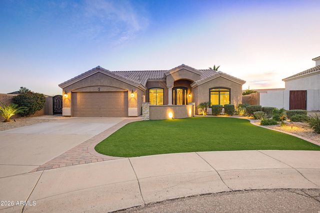 7 W SILVERWOOD Drive, Phoenix, AZ 85045