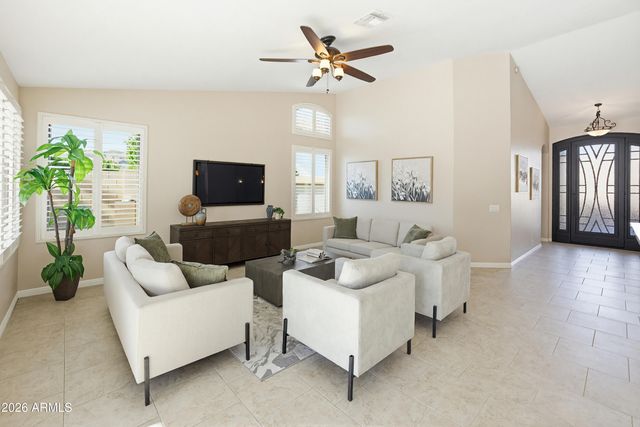 7 W SILVERWOOD Drive, Phoenix, AZ 85045