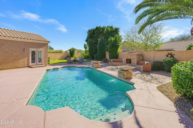 7 W SILVERWOOD Drive, Phoenix, AZ 85045