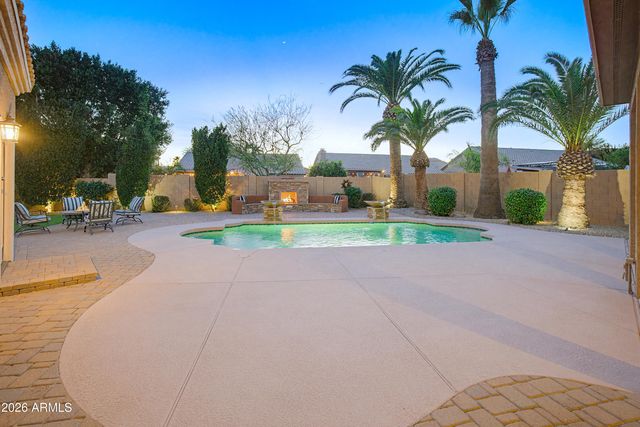 7 W SILVERWOOD Drive, Phoenix, AZ 85045