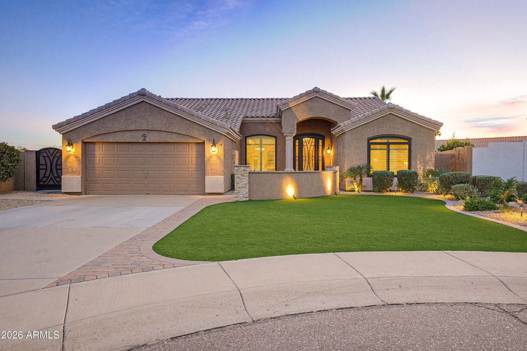 7 W SILVERWOOD Drive, Phoenix, AZ 85045