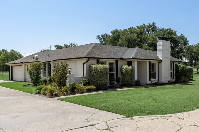 1301 Davis Lane, Terrell, TX 75160
