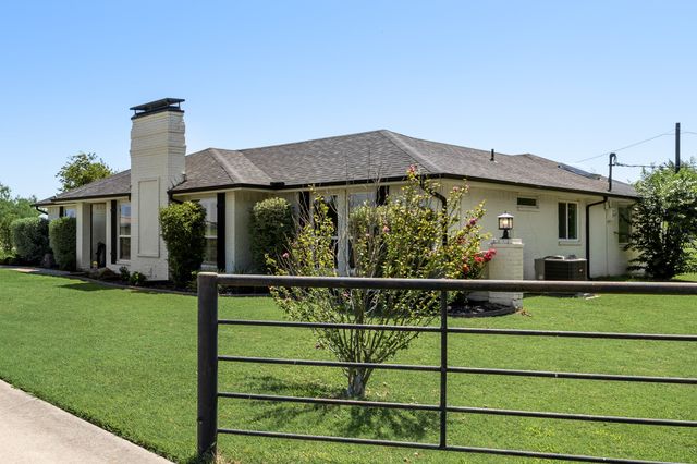 1301 Davis Lane, Terrell, TX 75160