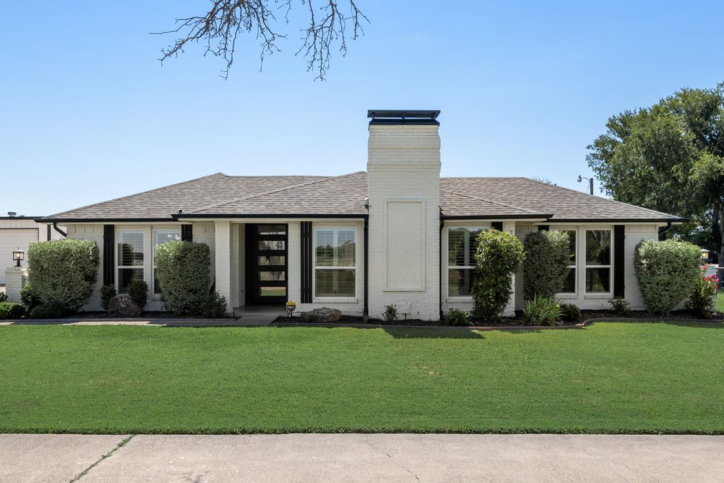 1301 Davis Lane, Terrell, TX 75160